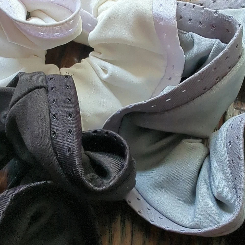 ANTHRO I Set of Three Aly Perforated Scrunchies in White, Gray, and Black